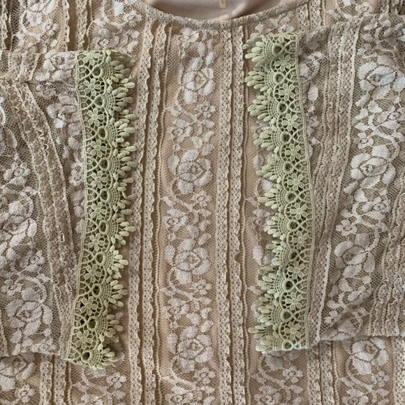 Women's A'Reve Soft Lace Open Cold Shoulder Batwing Sleeve Medium Blouse GUC - Picture 7 of 13